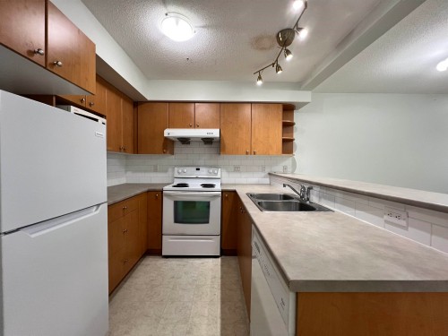 7088 17th Avenue , Burnaby, BC V3N 1K5 3