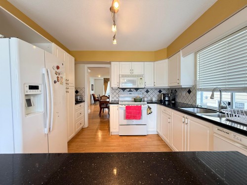 Main House-335 27th Street W, North Vancouver, BC V7N 2H5 5