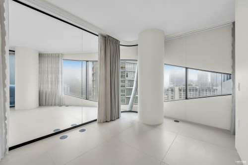 1033 Nelson Street, Vancouver, BC 