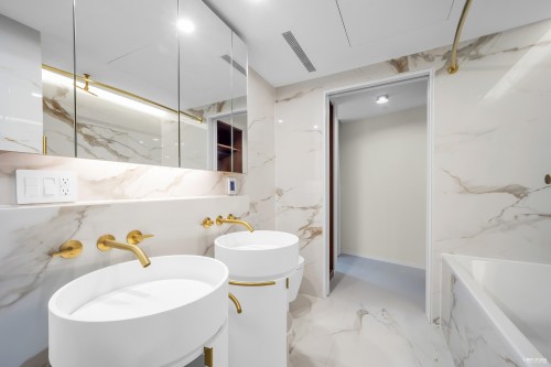 1033 Nelson Street, Vancouver, BC 