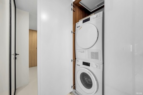 1033 Nelson Street, Vancouver, BC 