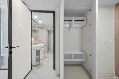 1033 Nelson Street, Vancouver, BC 
