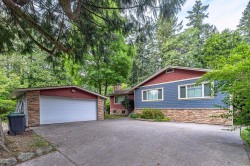 1130 Handsworth Road  North Vancouver, BC V7R 2A8