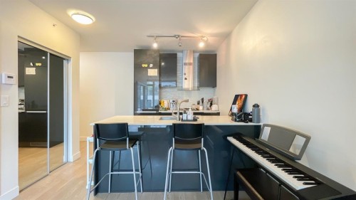 80X-1283 Howe Street , Vancouver, BC V6A 0E9 2