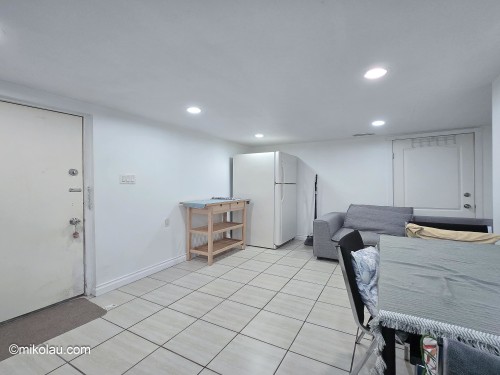 1xx Gilmore Ave , Burnaby, BC V5C 4P7 2