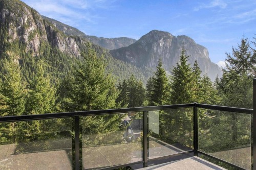 2-2096 Crumpit Woods Drive  Squamish, BC V8B 0T6