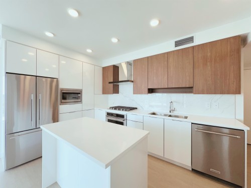 601-7799 Park Crescent , Burnaby, BC V3N 0J7 2