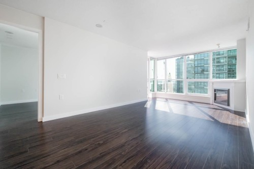 704-188 Esplanade E, North Vancouver, BC V7L 4Y1 2