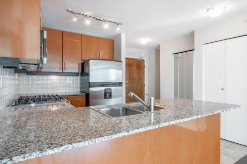 704-188 Esplanade E, North Vancouver, BC V7L 4Y1 4