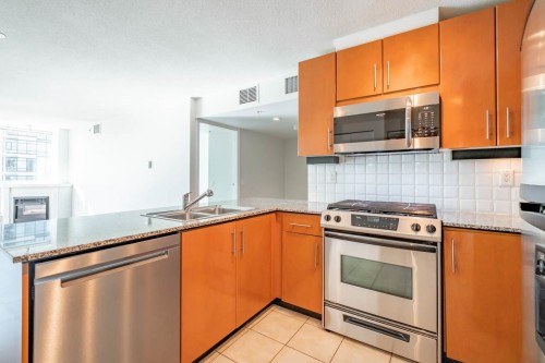 704-188 Esplanade E, North Vancouver, BC V7L 4Y1 5