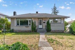 341 24th Street W North Vancouver, BC V7M 2C7