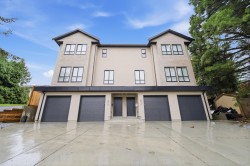 4-6070 Elgin Avenue  Burnaby, BC V5H 3S4