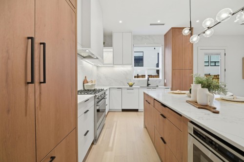4-6070 Elgin Avenue, Burnaby, BC 