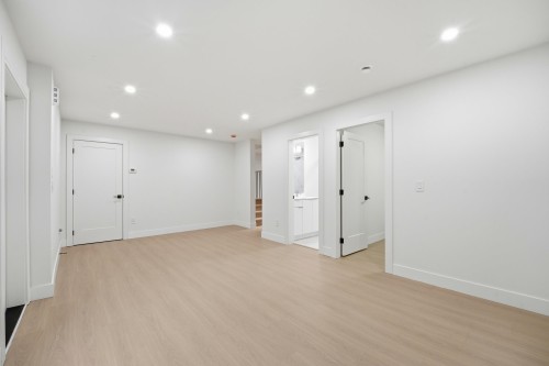 4-6070 Elgin Avenue, Burnaby, BC 