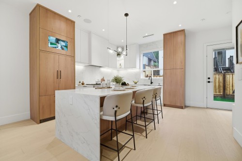 4-6070 Elgin Avenue, Burnaby, BC 