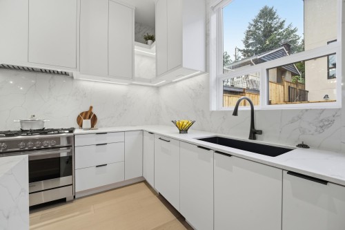 4-6070 Elgin Avenue, Burnaby, BC 
