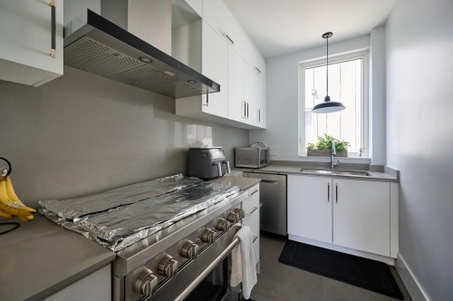 449 15Th Street E, North Vancouver, BC 