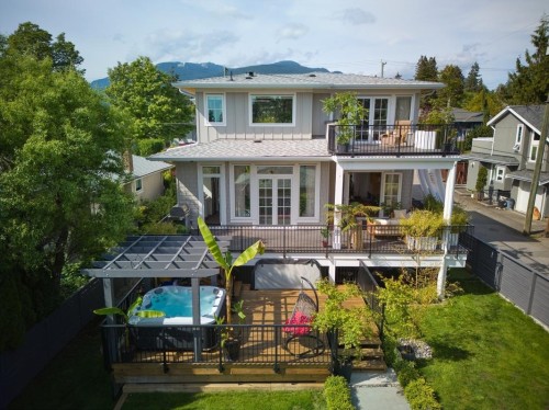 449 15Th Street E, North Vancouver, BC 