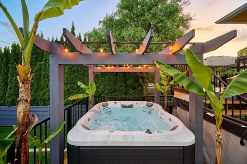 449 15Th Street E, North Vancouver, BC 