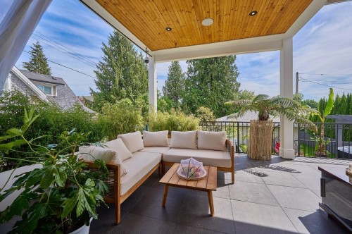 449 15Th Street E, North Vancouver, BC 