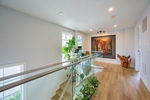 449 15Th Street E, North Vancouver, BC 