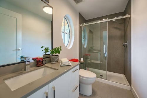 449 15Th Street E, North Vancouver, BC 