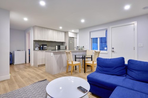 449 15Th Street E, North Vancouver, BC 