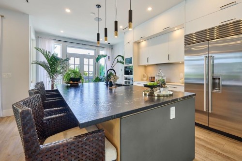 449 15Th Street E, North Vancouver, BC 