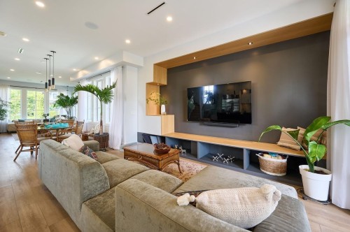 449 15Th Street E, North Vancouver, BC 