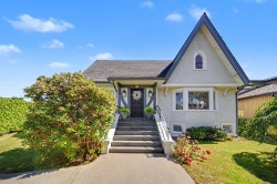 952 Grand Boulevard  North Vancouver, BC V7L 3W8