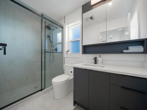 1907 40Th Avenue E, Vancouver, BC 