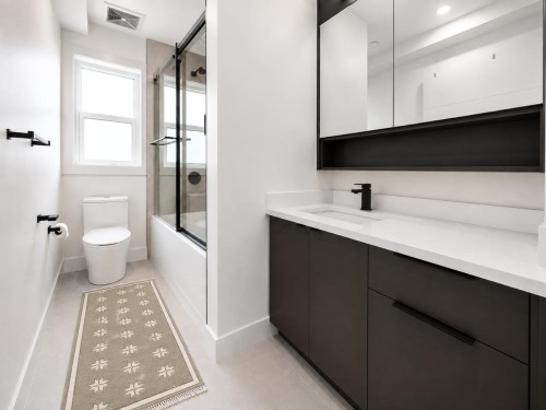 1907 40Th Avenue E, Vancouver, BC 