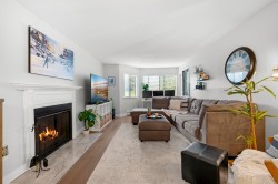 113-9620 Manchester Drive Burnaby, BC V3N 4R2