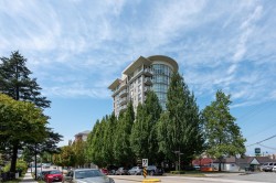 656-1483 King Edward Avenue E Vancouver, BC V5N 5Z3