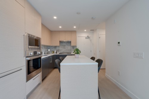 213-8888 Osler Street , Vancouver, BC V6P 4G2 3