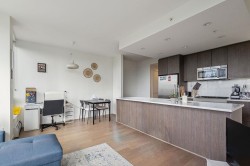 702-9060 University Crescent Burnaby, BC V5A 0E1