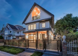 1-5150 Spencer Street  Vancouver, BC V5R 4A3
