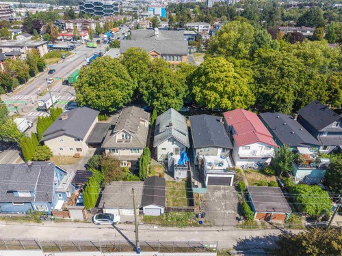 1324 10Th Avenue E, Vancouver, BC 