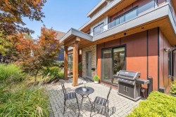 2-233 5th Street W North Vancouver, BC V7M 1J9
