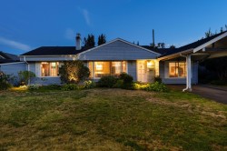 1283 Pinewood Crescent  North Vancouver, BC V7P 1G1