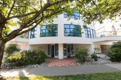 P1-1038 7th Avenue W Vancouver, BC V6H 1B3