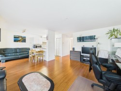 208-2677 Broadway Street  Vancouver, BC V5M 1Y6