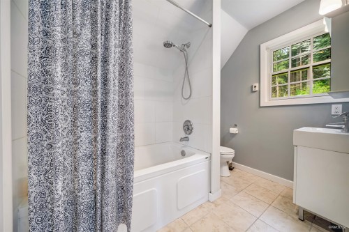 1570 East Road, Anmore, BC 