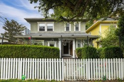 971 Nicola Street  Vancouver, BC V6G 2C7