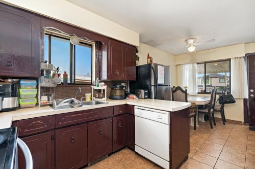 328 49Th Avenue E, Vancouver, BC 
