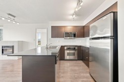 1806-4182 Dawson Street Burnaby, BC V5C 0A4