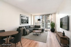 813-1088 Richards Street  Vancouver, BC V6B 0J8