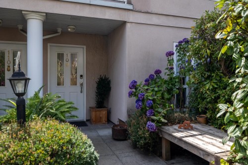 109-225 6th Street E North Vancouver, BC V7L 1P4