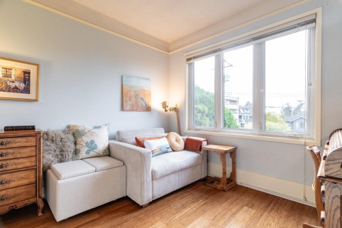 114 Kings Road W, North Vancouver, BC 
