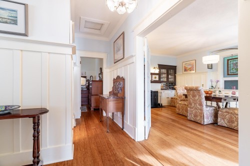 114 Kings Road W, North Vancouver, BC 